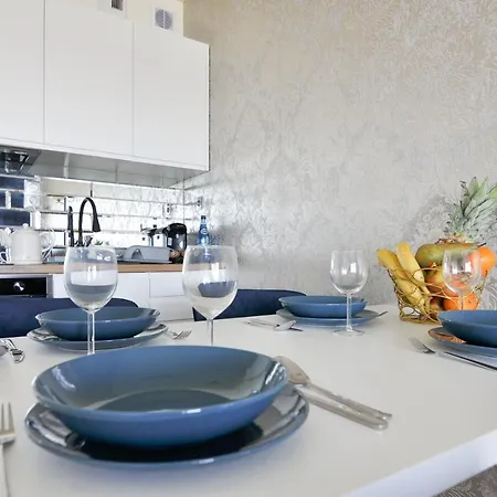 アパート Apartament Z Widokiem Na Morze Ustronie Apartments - Nadmorski Luksus Apartamenty ウストロニエ・モルスキエ